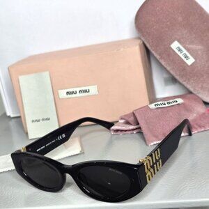 Miu Miu SMU 11W Pre-owned sunglasses